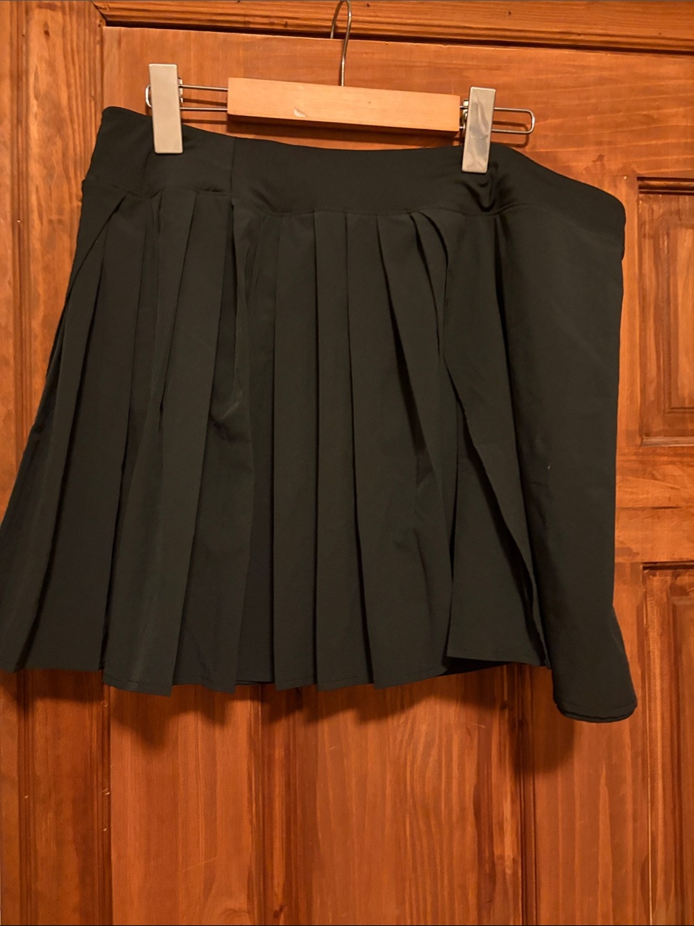 Lolë Classic Pleated Black Women’s Skirt